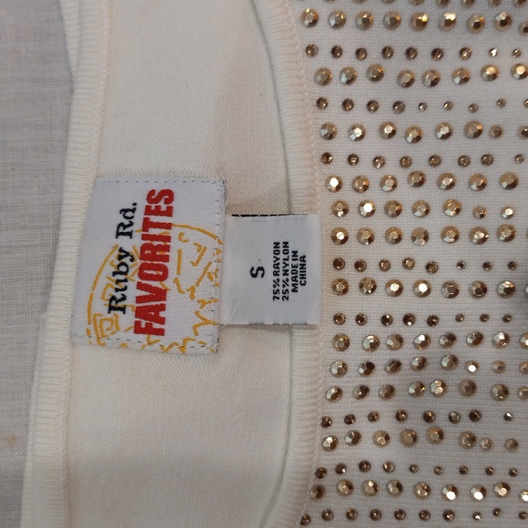 Pullover Sweater - Picture 11 of 11